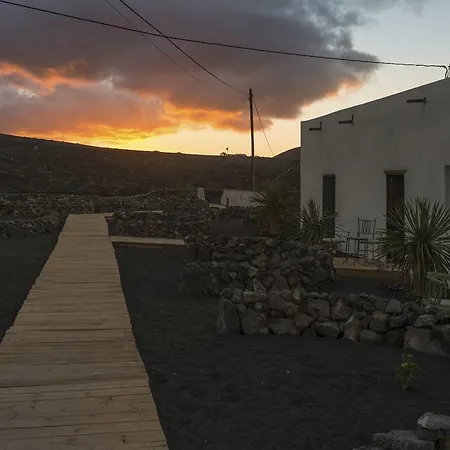 布埃纳维斯塔兰萨罗特住宿加早餐旅馆 * La Asomada (Lanzarote)